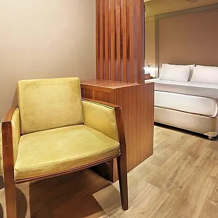 ホテル Taksim Premium